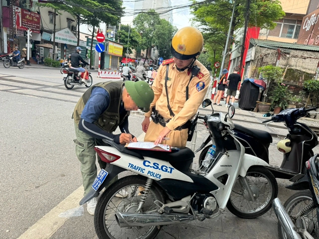 Mạnh tay xử lý xe 'u-oát' vi phạm giao thông tại Hà Nội- Ảnh 3.