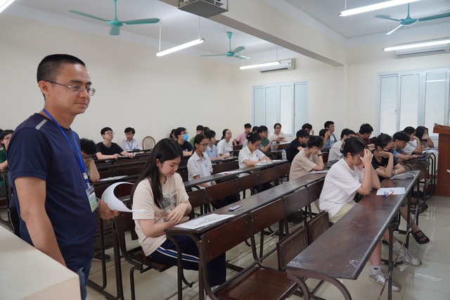 Thêm trường THPT chuyên tại Hà Nội công bố điểm chuẩn vào lớp 10- Ảnh 1.