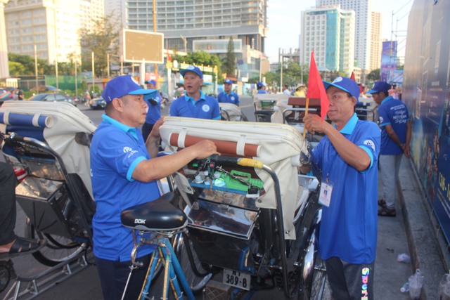 Ấn tượng cuộc diễu hành áo dài bên bờ biển Nha Trang- Ảnh 2.