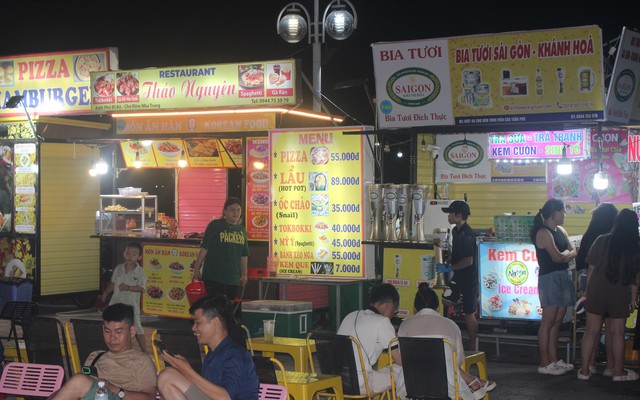 Chợ đêm Nha Trang mở cửa đến 0 giờ bán đặc sản từ 35 ngàn đồng- Ảnh 3.