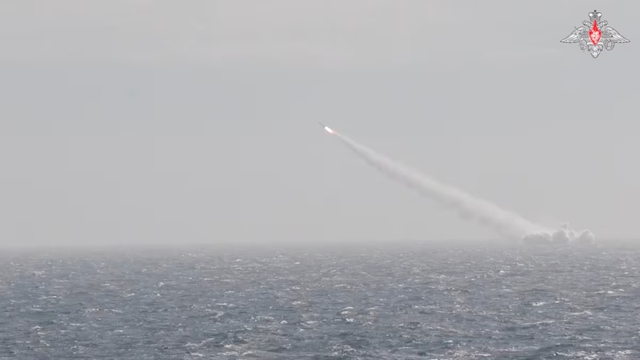 Tàu ngầm hạt nhân Nga phóng tên lửa trên biển Barents- Ảnh 1.