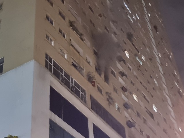 Video: Cháy căn hộ chung cư ở Nam Từ Liêm, khói đen bốc cao- Ảnh 7.