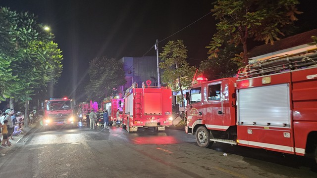 Cận cảnh hiện trường cháy chùa Thuyền Lâm trong đêm- Ảnh 7.