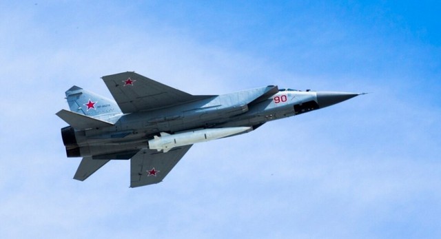Vệ tinh Resurs-P Nga hỗ trợ Kinzhal tiêu diệt Su-24MR Ukraine- Ảnh 1.