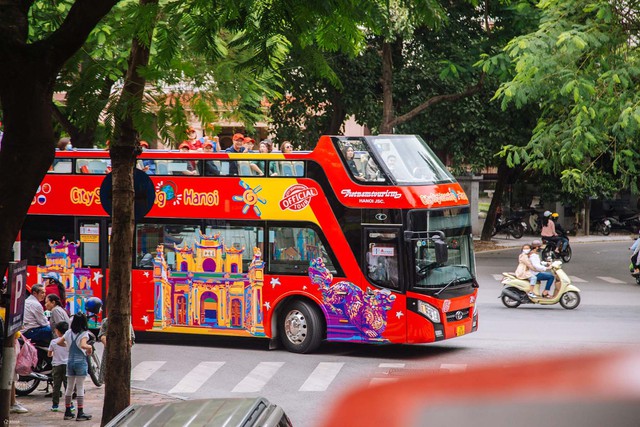 Kỳ vọng gì ở tuyến buýt city tour kết nối nội thành và ngoại thành?- Ảnh 2.