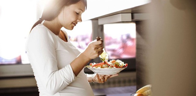 Cảm giác thèm ăn liên tục khi mang thai có bất thường không?- Ảnh 1.