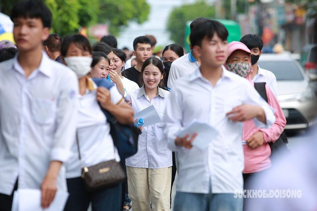 Thí sinh ‘than’ đề thi tốt nghiệp THPT 2024 môn Toán 'khó nhằn'- Ảnh 8.