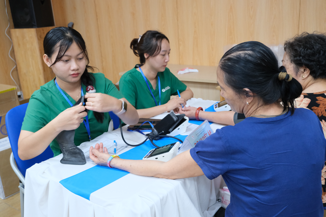 Nhà thuốc An Khang đồng hành cùng Bệnh viện Thành phố Thủ Đức nâng cao kiến thức sức khỏe tim mạch cho cộng đồng- Ảnh 2.