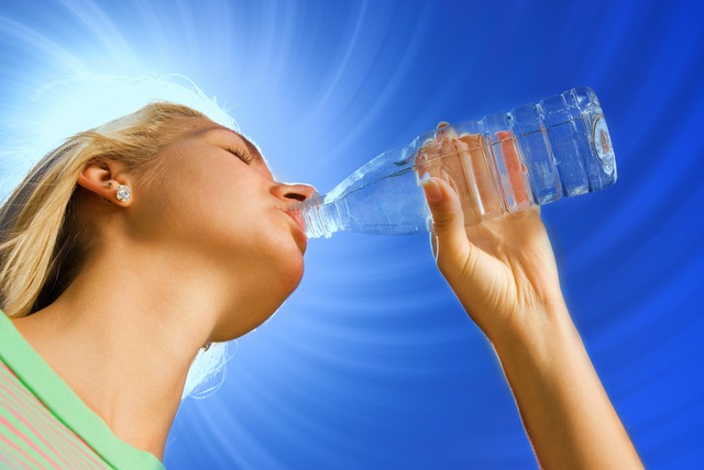 Mùa hè nên uống bao nhiêu nước là đủ?- Ảnh 3.
