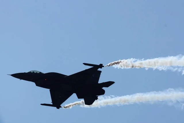 Hà Lan hoàn tất giấy phép xuất khẩu 24 máy bay F-16 cho Ukraine- Ảnh 1.