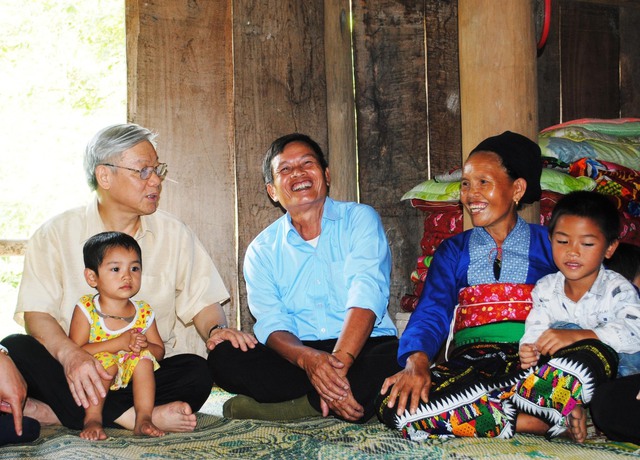 Xúc động hình ảnh Tổng Bí thư Nguyễn Phú Trọng với nhân dân huyện biên giới xa xôi của Thanh Hóa- Ảnh 8.