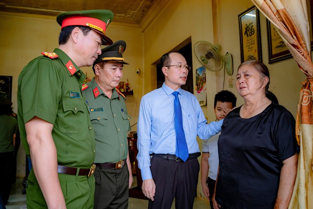 Truy tặng Huân chương Bảo vệ Tổ quốc cho Phó Công an phường- Ảnh 2.