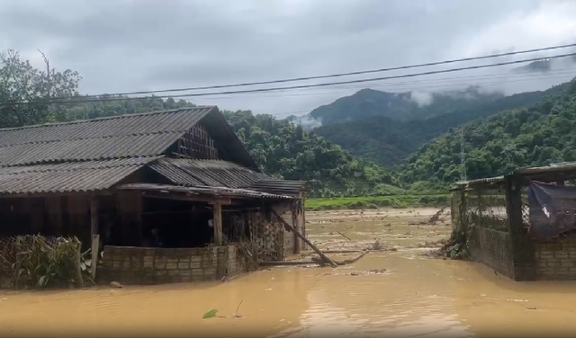 Lũ quét ở Điện Biên xảy ra trong đêm khiến 4 người thương vong, 3 người mất tích- Ảnh 1.