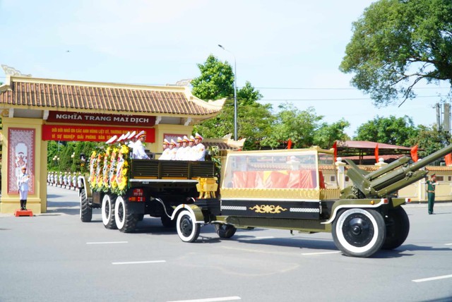 Hình ảnh đoàn linh xa tiễn đưa Tổng Bí thư về nơi an nghỉ cuối cùng- Ảnh 12.