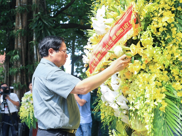 Thủ tướng: Quan tâm, chăm lo và có nhiều chính sách với người có công là nhiệm vụ quan trọng, thường xuyên- Ảnh 1.