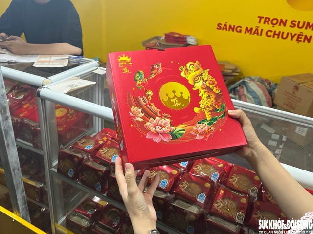 Các quầy hàng bánh Trung thu xuống phố sớm- Ảnh 3.