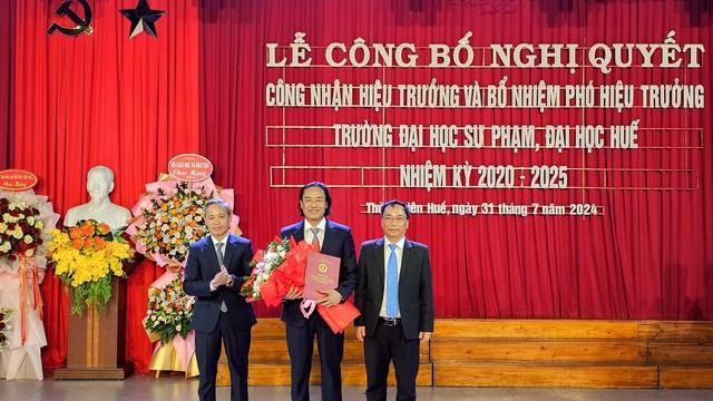 Trường Đại học Sư phạm Huế có tân Hiệu trưởng và Phó Hiệu trưởng- Ảnh 2.