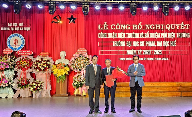 Trường Đại học Sư phạm Huế có tân Hiệu trưởng và Phó Hiệu trưởng- Ảnh 1.