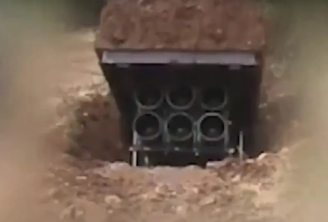 Video Hezbollah ngụy trang bệ phóng MLRS- Ảnh 1.