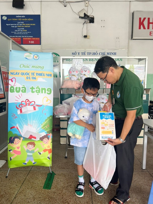 Kolmar cùng Bệnh viện Bệnh Nhiệt đới TP.HCM đồng hành với các "chiến binh nhí"- Ảnh 2. Kolmar cùng Bệnh viện Bệnh Nhiệt đới TP.HCM đồng hành với các "chiến binh nhí"- Ảnh 2.