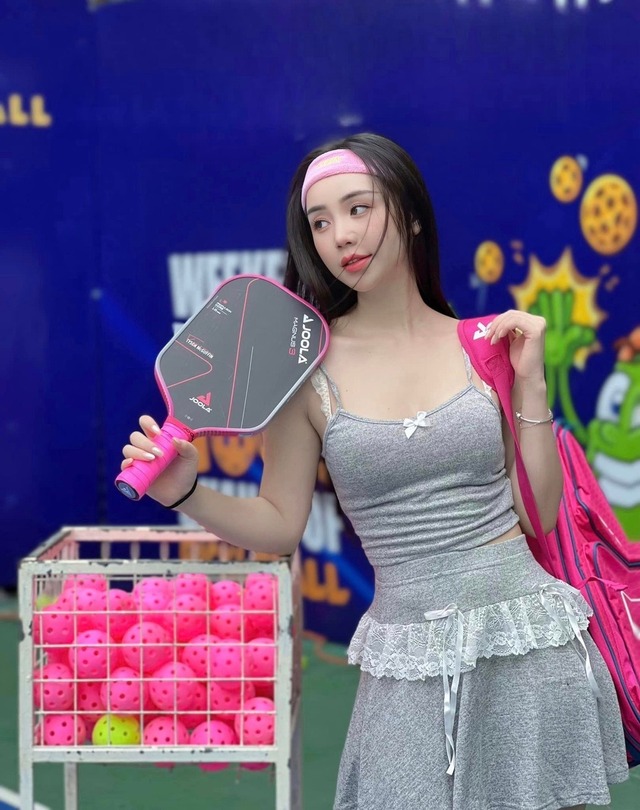 Phản ứng của mỹ nhân Việt khi bị mỉa mai về thời trang trên sân pickleball- Ảnh 1.