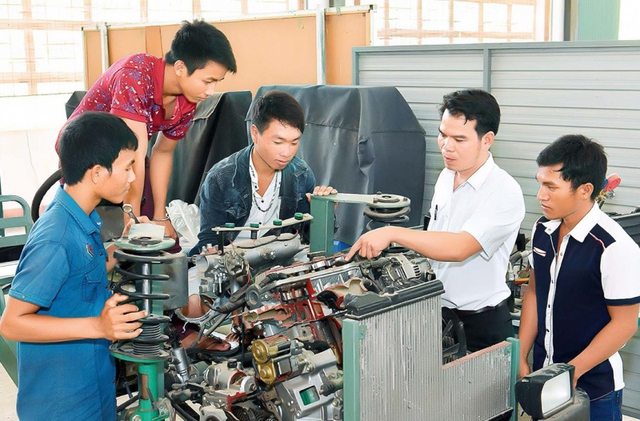 Người có đất bị thu hồi được đào tạo nghề, giải quyết việc làm như thế nào?- Ảnh 1.