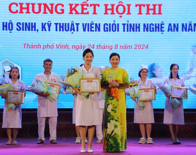 Hội thi điều dưỡng, hộ sinh, kỹ thuật viên giỏi Nghệ An- Ảnh 4.