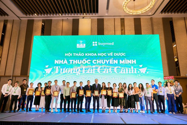 Hơn 800 nhà thuốc, dược sĩ tham gia hội thảo "Nhà thuốc chuyển mình tương lai cất cánh"- Ảnh 1.