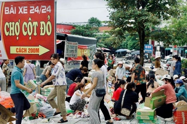 Những chuyến xe nghĩa tình đến với vùng bão lũ- Ảnh 4.