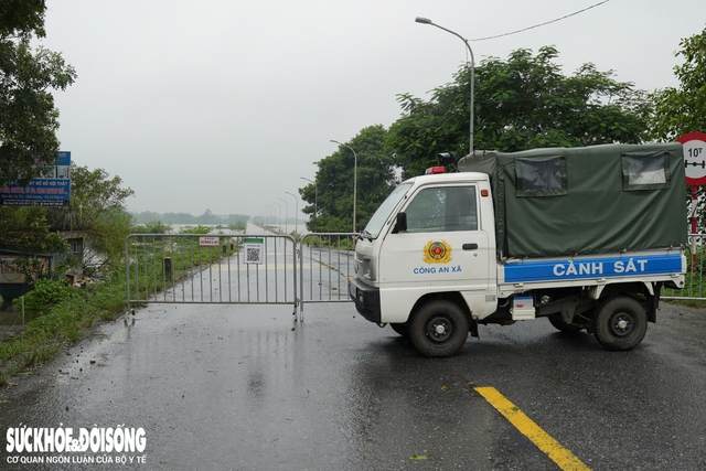 Cận cảnh xóm vùng ven Hà Nội bị cô lập trong nước lũ- Ảnh 10.