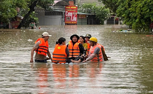 Tình người trong giông bão- Ảnh 5.