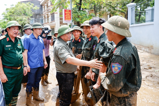 Thủ tướng thị sát tại Yên Bái, chỉ đạo khắc phục hậu quả bão lũ- Ảnh 2.