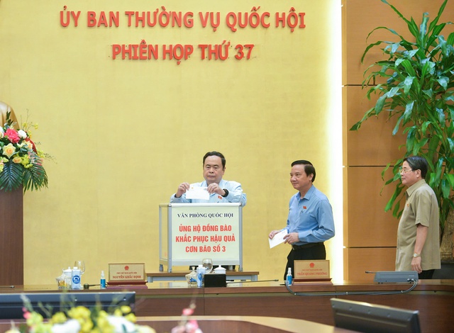 Ủy ban Thường vụ Quốc hội quyên góp, ủng hộ đồng bào khắc phục hậu quả bão số 3- Ảnh 1.