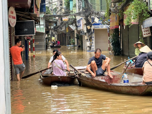 Nguy cơ sạt lở còn cao, sẵn sàng bảo vệ các điểm đê xung yếu- Ảnh 2.