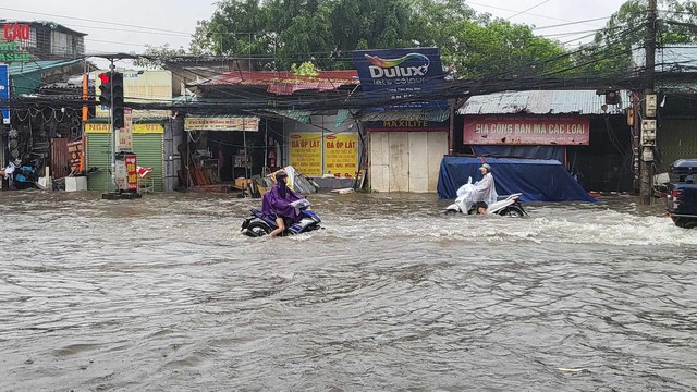 Áp thấp nhiệt đới mạnh lên thành bão, cả nước mưa dông- Ảnh 2.