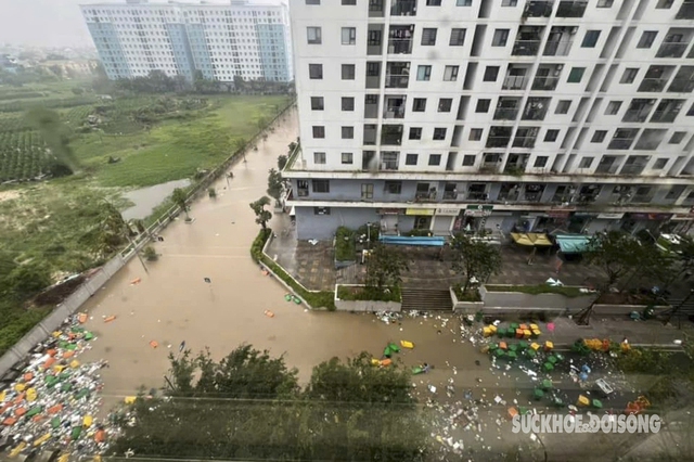 Hà Nội ngập sâu, ùn tắc nghiêm trọng trên nhiều tuyến phố sau mưa lớn- Ảnh 8.