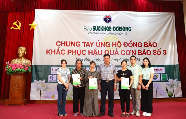 Dược phẩm Hoa Linh đồng hành cùng Báo Sức khoẻ & Đời sống trao yêu thương đến người dân vùng lũ- Ảnh 3.