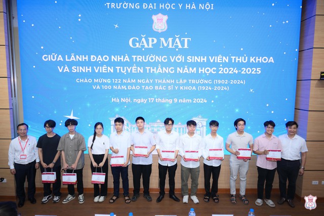 Lãnh đạo Trường Đại học Y Hà Nội khuyên tân sinh viên tuyển thẳng 'gác lại vinh quang'- Ảnh 3.