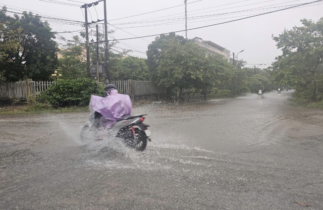 Thừa Thiên Huế thông báo khẩn cho học sinh nghỉ học ứng phó với bão lụt- Ảnh 1.