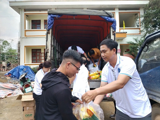 Vượt hơn 2.000 km đến với đồng bào Lào Cai- Ảnh 3.