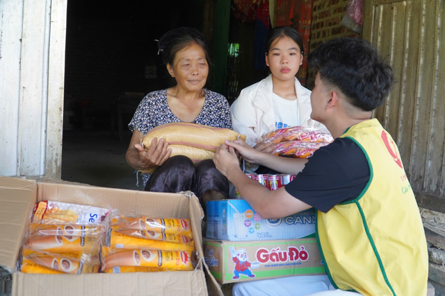 Quỹ Trăng Khuyết đồng hành cùng Bộ Y tế trao quà tại Yên Bái- Ảnh 2.