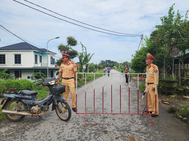 Tiếp tế lương thực cho gần 10 nghìn người dân ngoại ô TP Thanh Hóa- Ảnh 1.