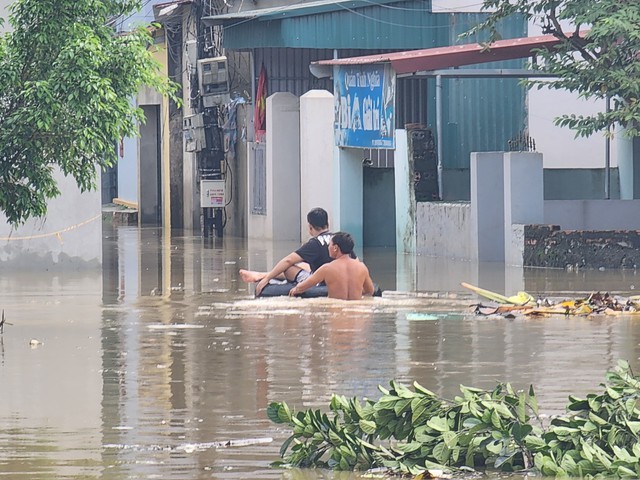 Tiếp tế lương thực cho gần 10 nghìn người dân ngoại ô TP Thanh Hóa- Ảnh 4.