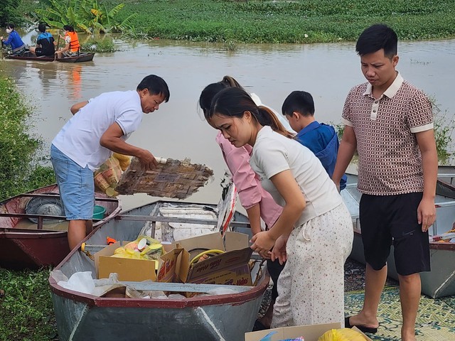 Tiếp tế lương thực cho gần 10 nghìn người dân ngoại ô TP Thanh Hóa- Ảnh 3.