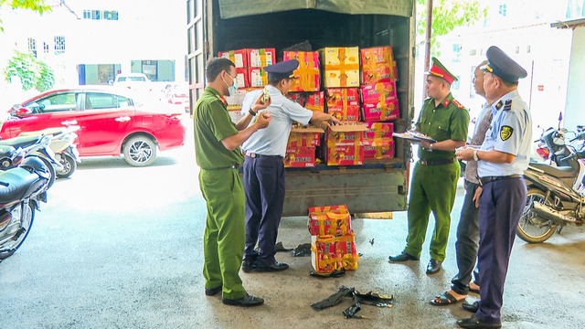 Thu mua hơn 12.000 bánh trung thu trôi nổi nhập lậu để bán kiếm lời- Ảnh 2.