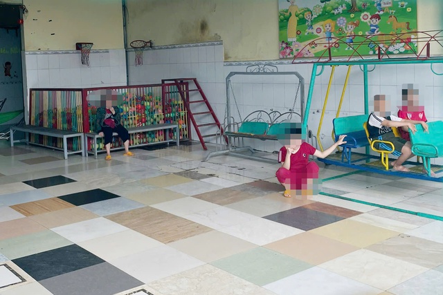 Dừng hoạt động cơ sở giữ trẻ có cháu bé tử vong
- Ảnh 1. Dừng hoạt động cơ sở giữ trẻ có cháu bé tử vong
- Ảnh 1.