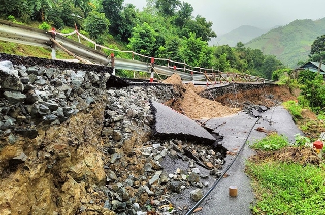 Một ngư dân mất tích, quốc lộ huyện vùng biên Mường Lát sạt lở- Ảnh 4.