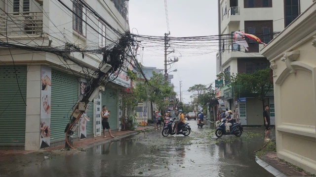 Những hình ảnh của Hải Phòng hôm nay 8/9 khi bão Yagi đi qua- Ảnh 1.