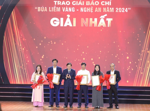 Trao giải báo chí Búa liềm vàng, khai mạc Hội báo Xuân Ất Tỵ 2025- Ảnh 5.