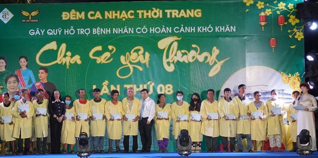 Chia sẻ yêu thương cùng bệnh nhân có hoàn cảnh khó khăn đón Tết Ất Tỵ- Ảnh 1.